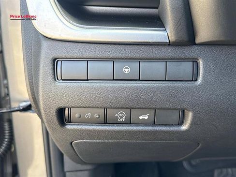 Used 2026 Nissan Rogue SV AWD/4WD image 19