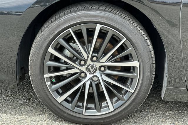 Used 2025 Lexus ES 350 w/ Premium Package FWD image 32