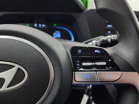 Used 2024 Hyundai Elantra SE image 14