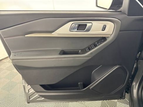 Used 2025 Ford Explorer Active image 20