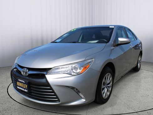 Used 2017 Toyota Camry LE FWD image 4