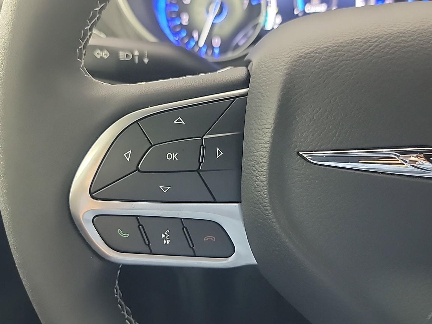 Used 2025 Chrysler Pacifica Select FWD image 28