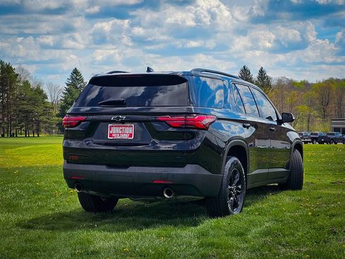 Used 2022 Chevrolet Traverse LT w/ Midnight/Sport Edition AWD/4WD image 3