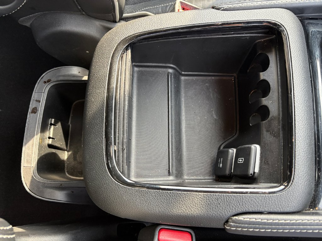 Used 2024 Chrysler Pacifica Premium FWD image 49