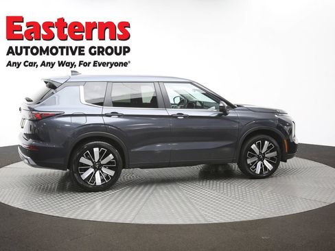 Used 2025 Mitsubishi Outlander SE FWD image 44