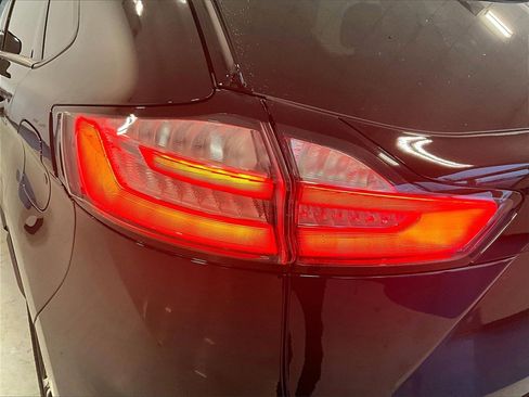 Used 2022 Ford Edge ST image 31