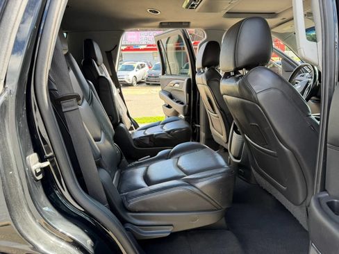 Used 2020 Cadillac Escalade Luxury AWD/4WD image 7