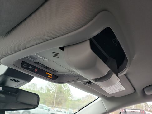 Used 2022 Chevrolet Equinox LT w/ Driver Convenience Package image 26