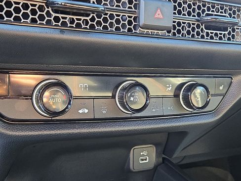 Certified 2025 Honda HR-V Sport image 17