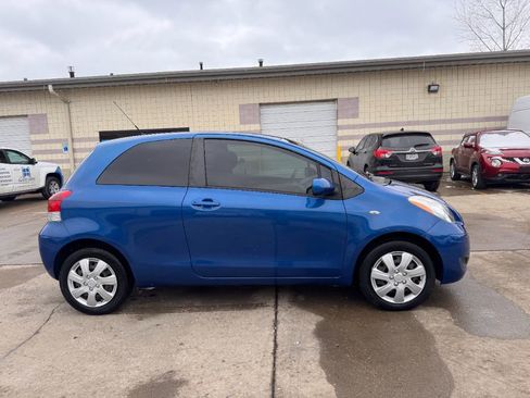 Used 2010 Toyota Yaris 2-Door Hatchback image 4