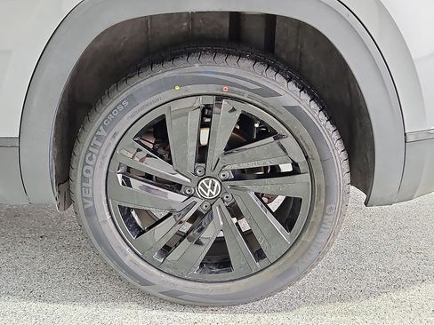 Used 2023 Volkswagen Atlas Cross Sport SE w/ Black Wheel Package FWD image 11