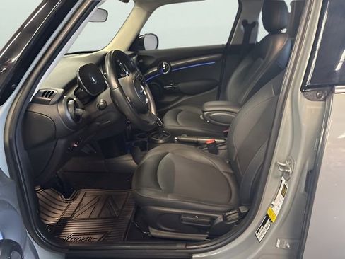 Used 2023 MINI Cooper 4-Door Hardtop image 9