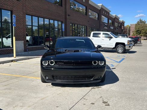 Used 2016 Dodge Challenger R/T image 3