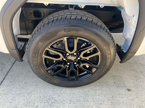 New 2026 GMC Sierra 1500 Elevation image 8