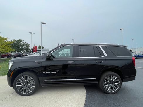 Used 2026 GMC Yukon Denali Ultimate w/ LPO, Floor Liner Package AWD/4WD image 4