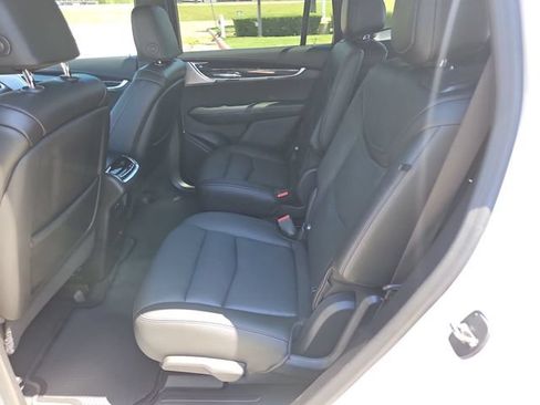Used 2022 Cadillac XT6 Premium Luxury w/ Technology Package FWD image 23