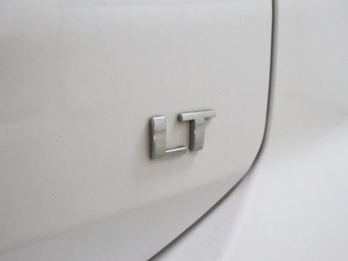 Used 2018 Chevrolet Equinox LT w/ Sun & Infotainment Package FWD image 25