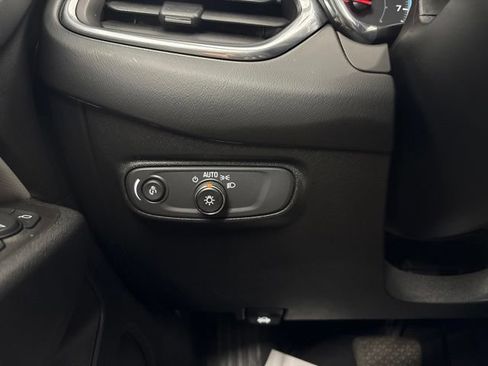 Used 2020 Chevrolet Equinox LS AWD/4WD image 35