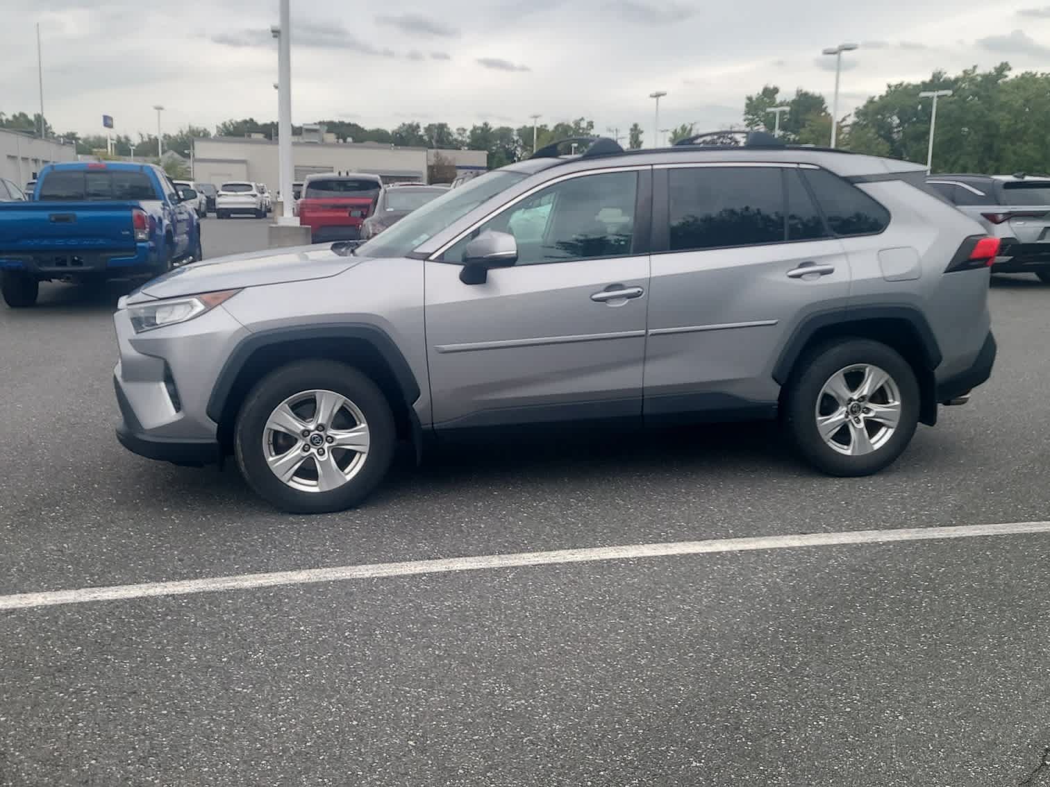 Used 2019 Toyota RAV4 XLE w/ Convenience Package AWD/4WD image 1