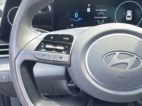 Used 2025 Hyundai Elantra SEL FWD image 17