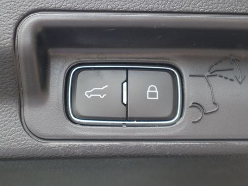 Used 2022 Ford Explorer XLT w/ Equipment Group 202A AWD/4WD image 35