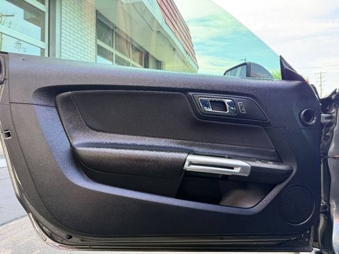 Used 2015 Ford Mustang Coupe RWD image 10