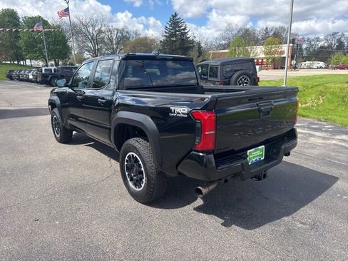 Used 2024 Toyota Tacoma TRD Off-Road AWD/4WD image 5