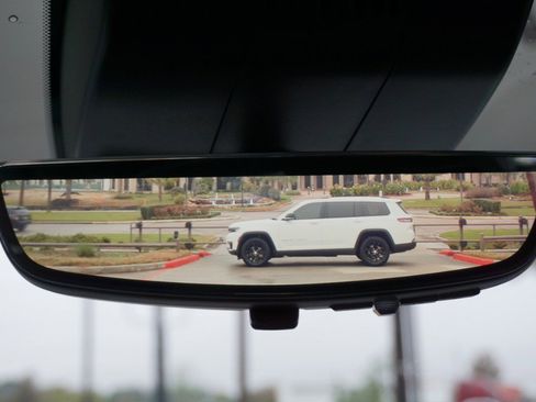 Used 2022 Chevrolet Silverado 1500 ZR2 w/ Technology Package image 30