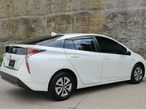 Used 2016 Toyota Prius Two FWD image 7
