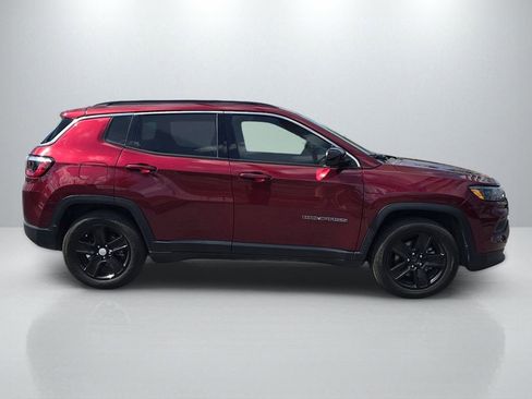 Used 2022 Jeep Compass Latitude image 3