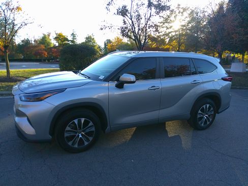 Used 2023 Toyota Highlander XLE image 43