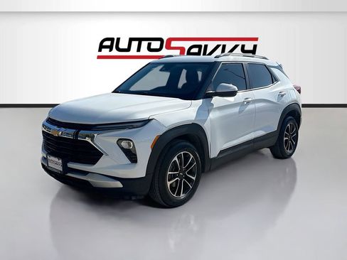 Used 2024 Chevrolet TrailBlazer LT FWD image 3
