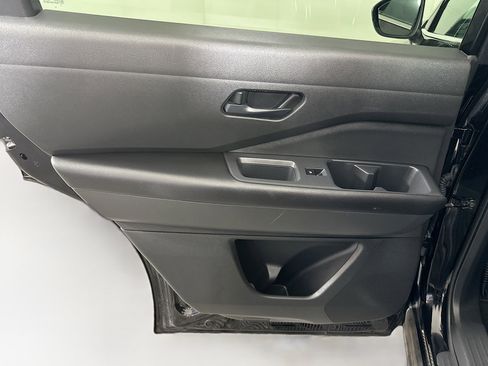 Used 2024 Nissan Pathfinder S image 25