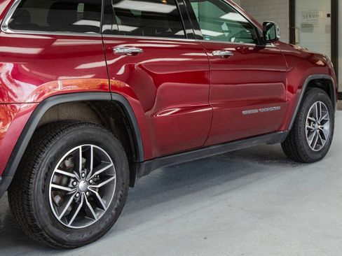 Used 2018 Jeep Grand Cherokee Limited image 34