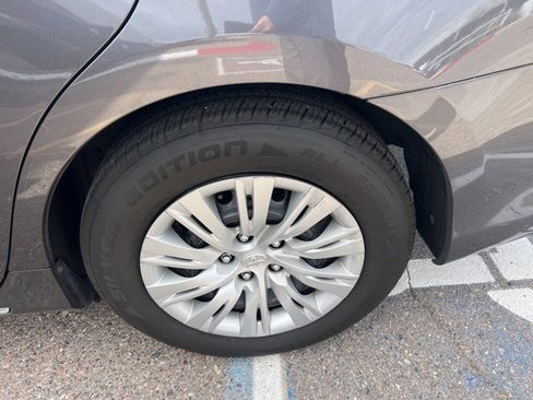 Used 2012 Toyota Camry LE image 10