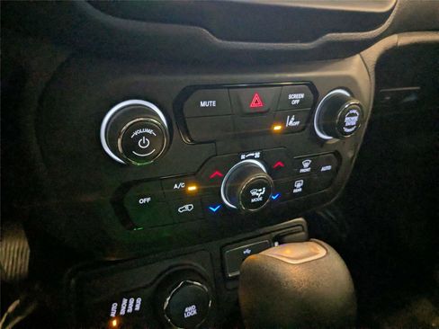 Used 2022 Jeep Renegade Sport w/ Sport Appearance Group image 18