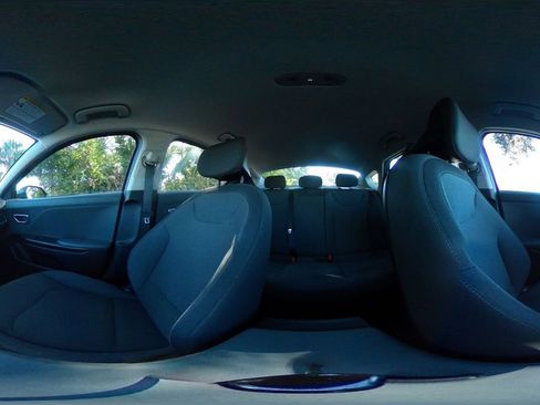 Used 2025 Kia K4 LXS image 43