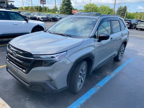 Used 2025 Subaru Forester Touring w/ Popular Package - Touring AWD/4WD image 3