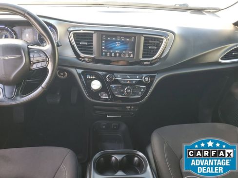 Used 2020 Chrysler Pacifica Touring w/ S Appearance Package image 12