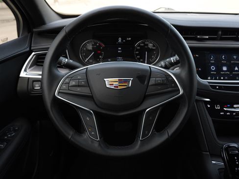 Certified 2024 Cadillac XT5 Luxury FWD image 10