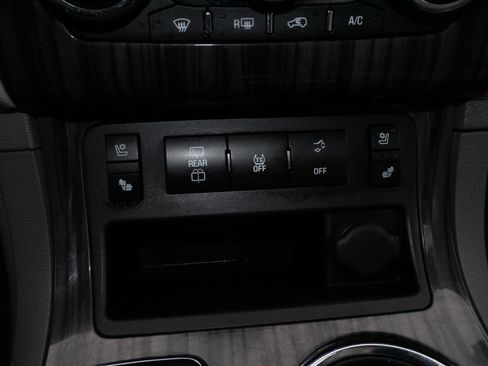 Used 2013 Chevrolet Traverse LTZ image 28