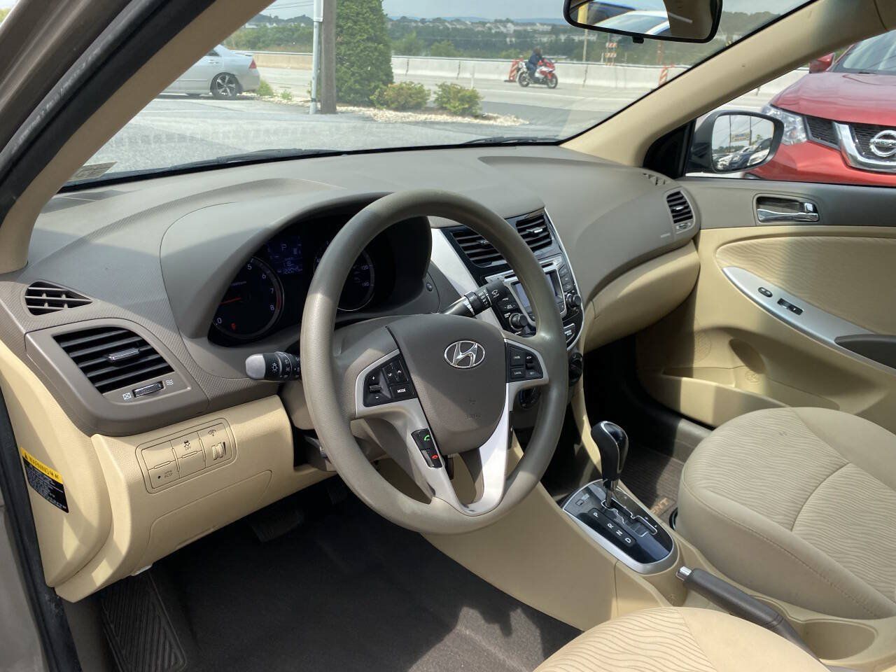 Used 2014 Hyundai Accent GLS w/ Option Group 2 FWD image 11
