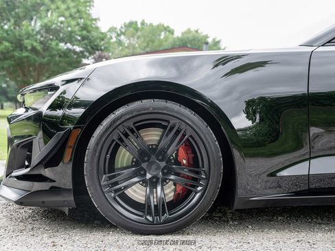 Used 2019 Chevrolet Camaro ZL1 RWD image 4