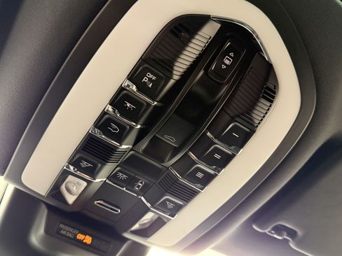 Certified 2024 Porsche Macan S AWD/4WD image 37