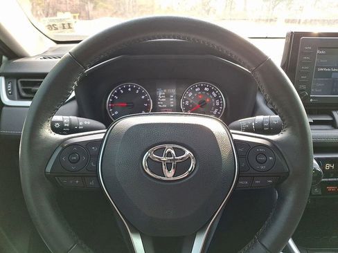 Used 2021 Toyota RAV4 XLE w/ Convenience Package image 19