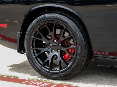 Used 2012 Dodge Challenger SRT8 RWD image 33