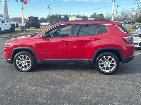 Used 2023 Jeep Compass Latitude w/ Sun and Sound Group image 5