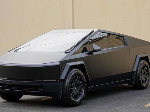 Used 2024 Tesla Cybertruck AWD Crew Cab image 34