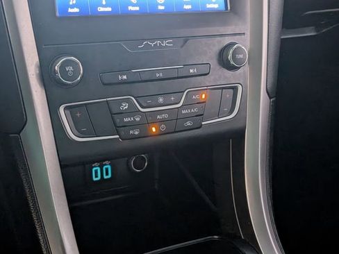 Used 2020 Ford Fusion SE image 18