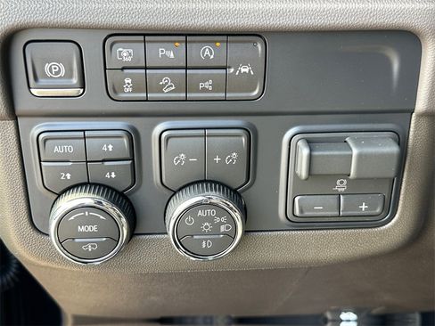 New 2026 Chevrolet Suburban Z71 w/ Z71 Off-Road Package image 16